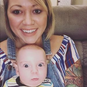 Forever 21 Plus Cold Shoulder Crop Top 🍭